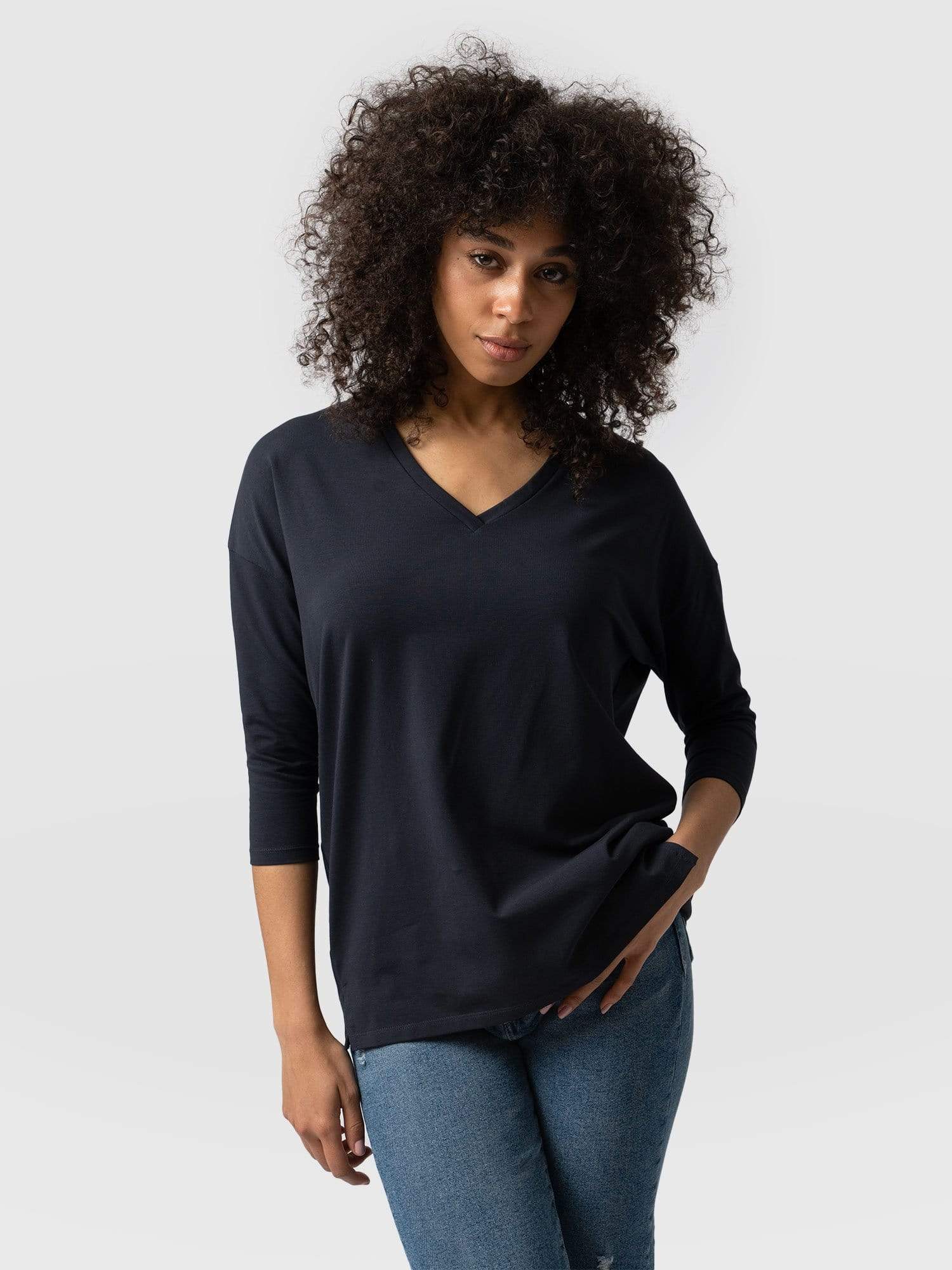 V-Neck Tee Navy - Women's T-Shirts | Saint + Sofia® EU